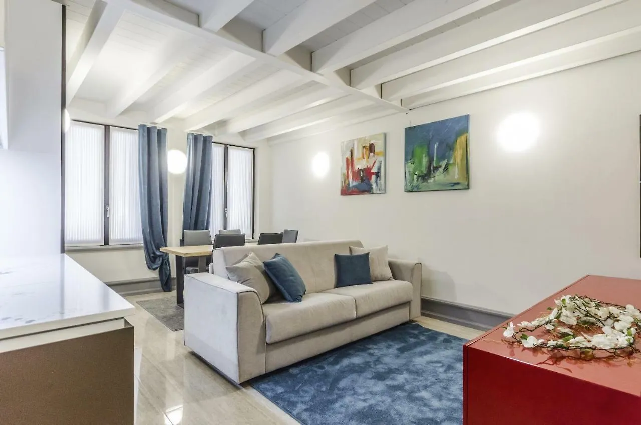 Luxury Apartment Venice contacts